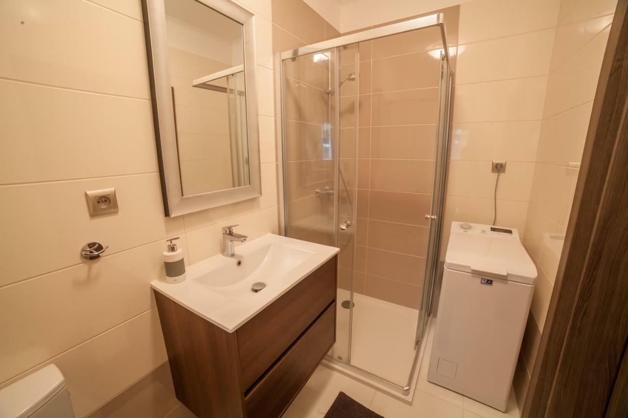 Spacious Apartment In City Center Bratislava Bagian luar foto