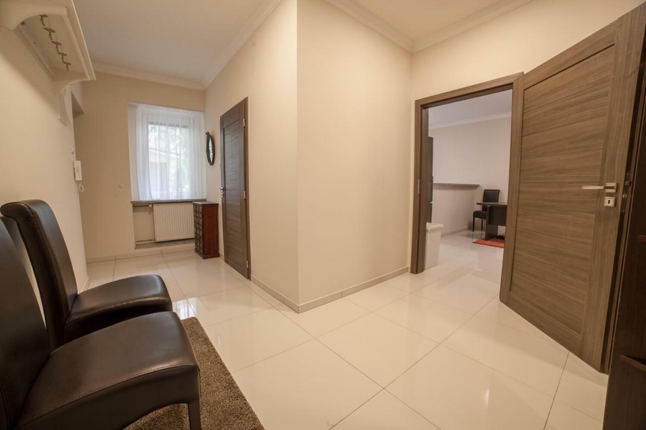 Spacious Apartment In City Center Bratislava Bagian luar foto